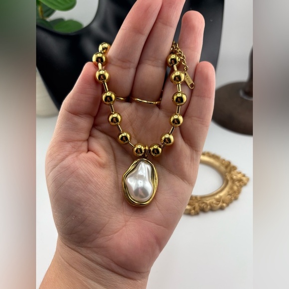 Gold Beaded Necklace with Baroque Pearl Pendant ✨ - Picture 10 of 12